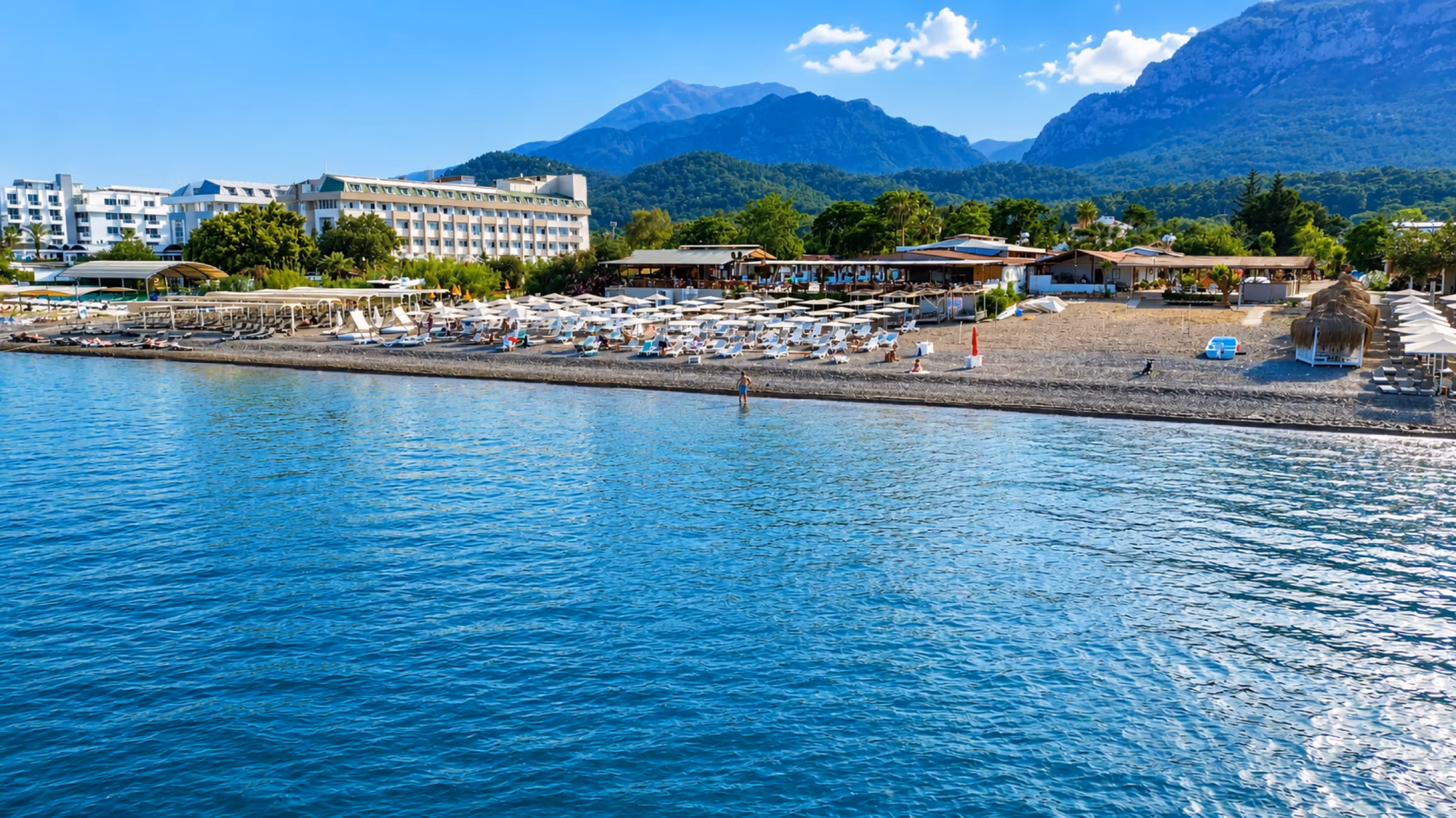 Kemer plajı ve Akdeniz manzarası