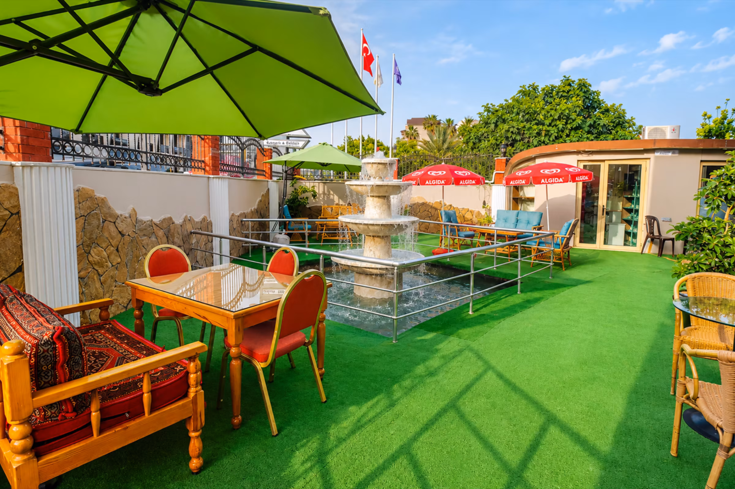 RK Magic Dream Hotel bahçe terası oturma alanı