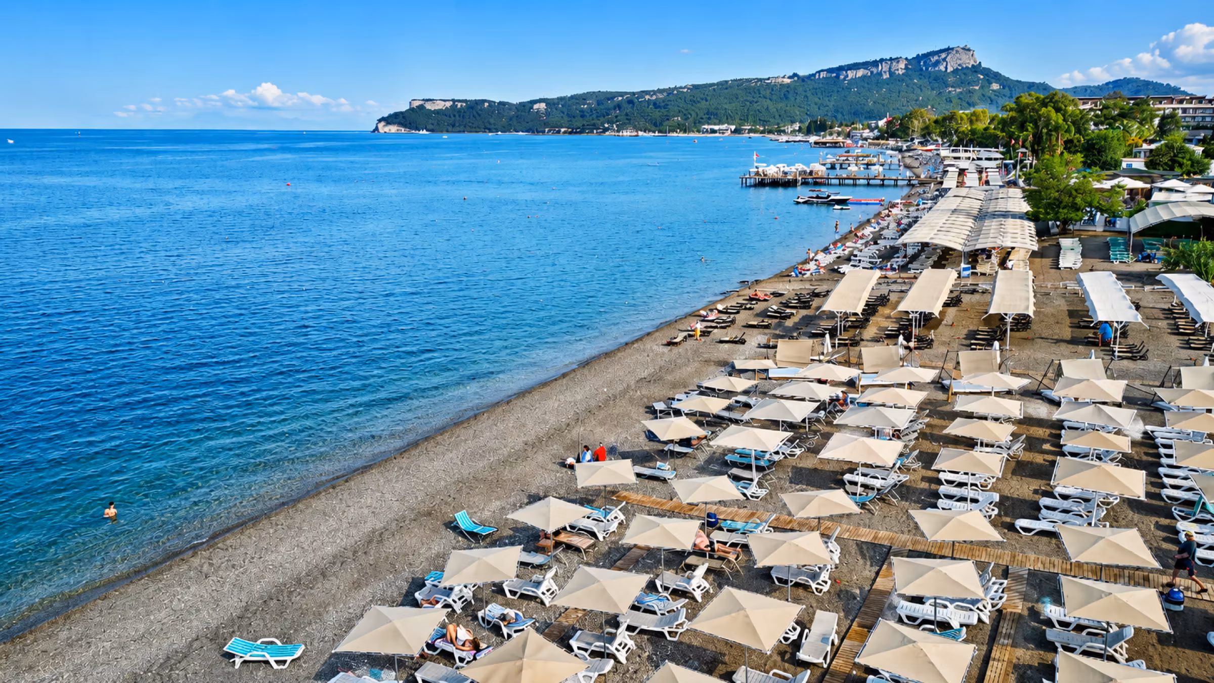 Kemer plajı ve Akdeniz manzarası