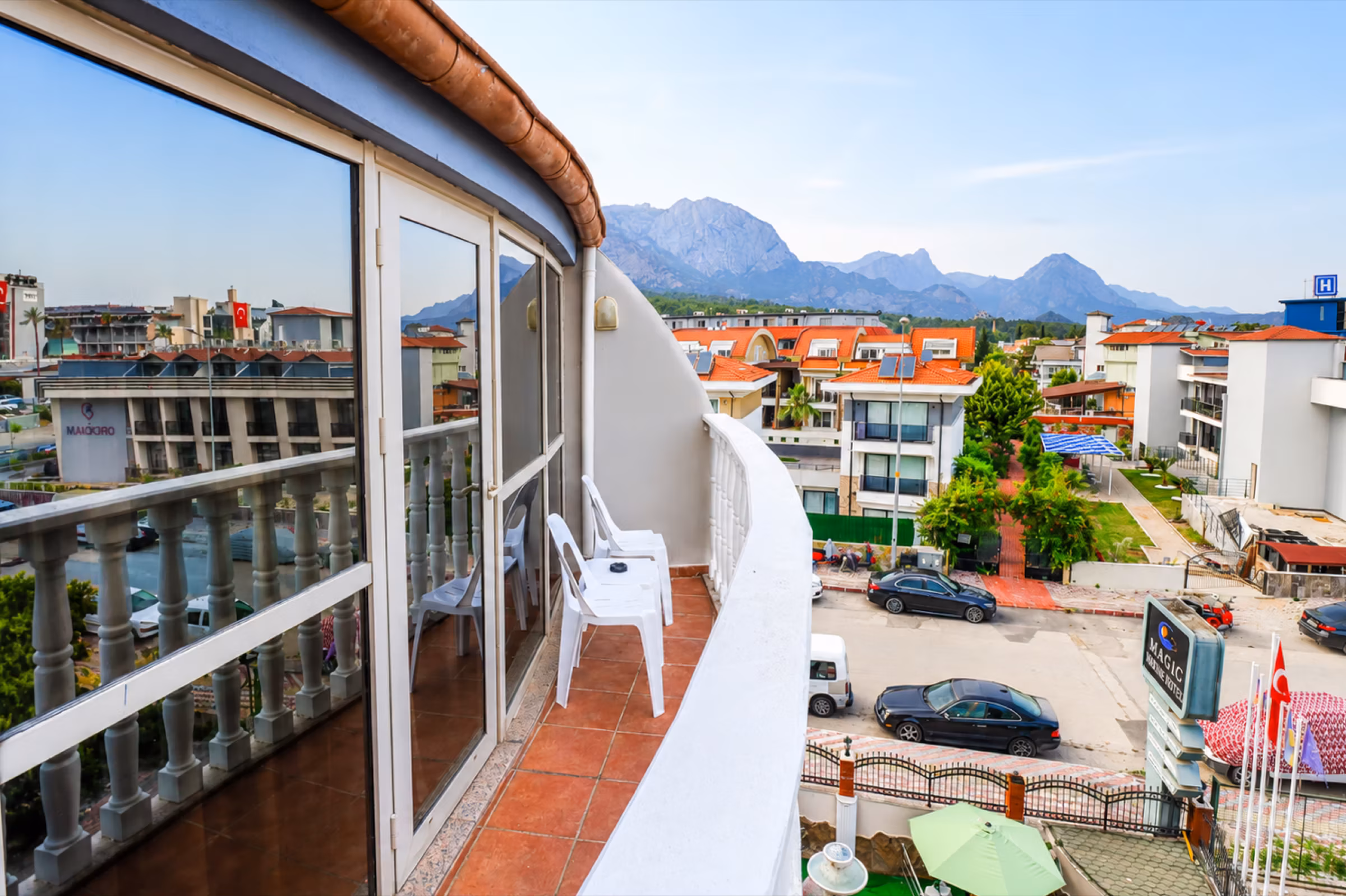 RK Magic Dream Hotel - Kemer şehir ve dağ manzaralı oda balkonu
