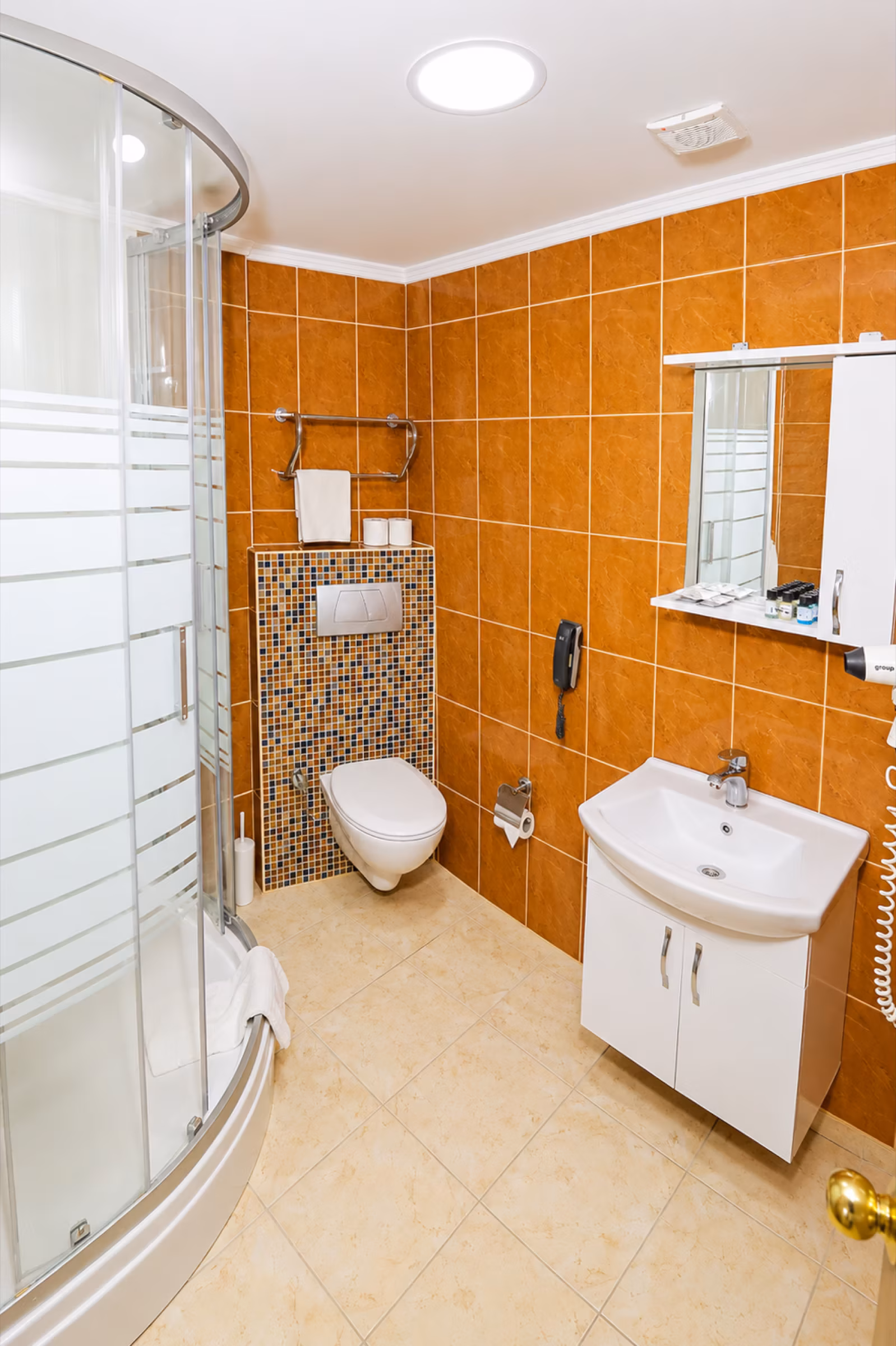 RK Magic Dream Hotel - oda banyo duş alanı