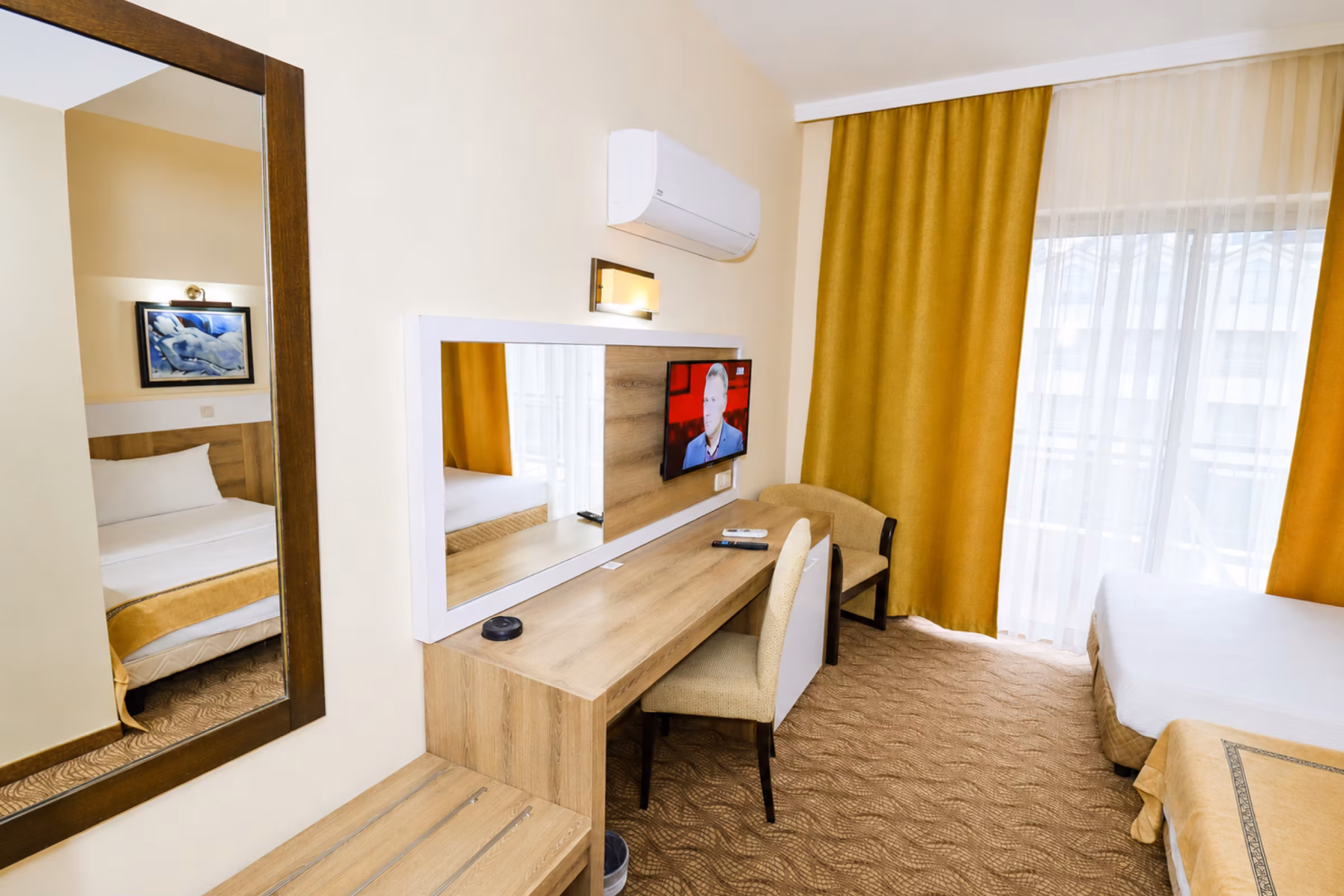 RK Magic Dream Hotel - standart oda çalışma masası